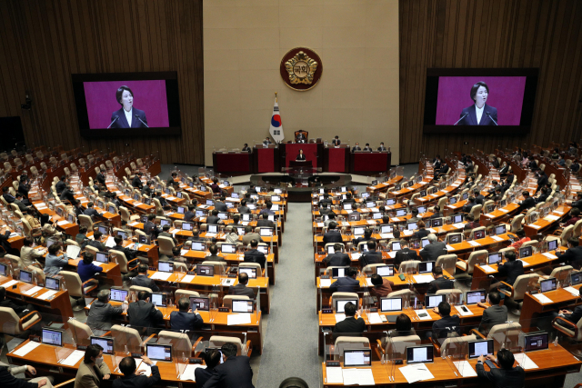 정의당 비교섭단체 대표연설 (서울=연합뉴스) 백승렬 기자 = 정의당 이은주 비상대책위원장이 27일 오후 국회 본회의에서 비교섭단체 대표연설을 하고 있다. 2022.10.27 [국회사진기자단] srbaek@yna.co.kr (끝)