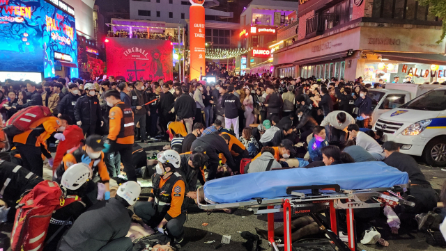 29일 서울 용산 이태원에 핼러윈 축제를 즐기러 온 사람들이 몰리면서 압사사고가 발생했다. 강동헌 기자