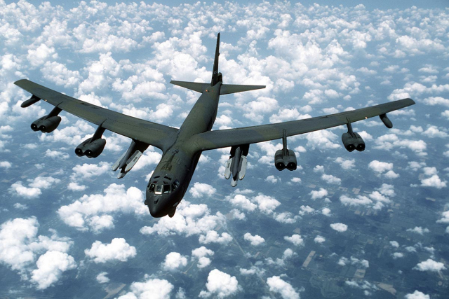 B-52전략폭격기의 모습. AGM-86 핵순항미사일을 20발까지 장착할 수 있는 것으로 알려졌다.
