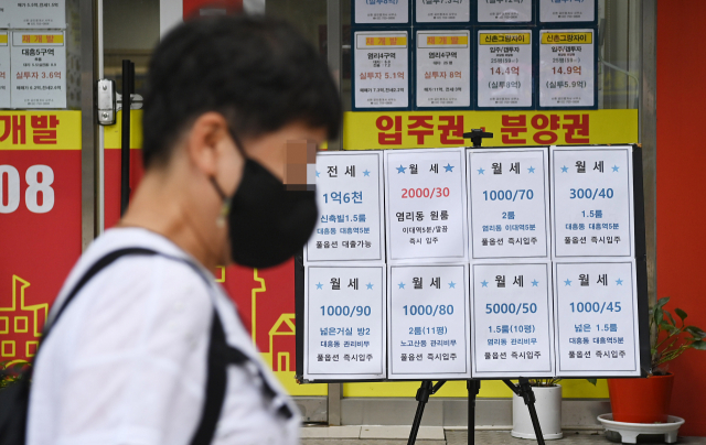 서울 시내 한 중개업소 전·월세 게시판의 대부분을 월세 매물이 차지하고 있다. 오승현 기자