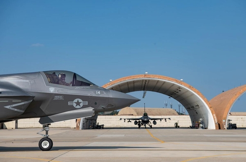 군산기지 내려앉은 미 전투기 F-35B 4대…한국 지상기지 첫 전개