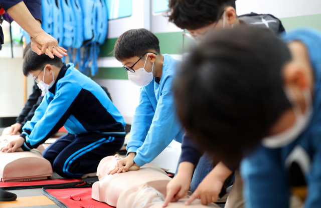 학교 안전교육에 '밀집 사고' 보완…CPR도 실습 중심 운영