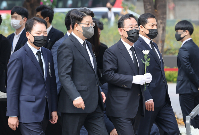 소 잃고 외양간 고치는 당정…'통신사 위치정보로 압사 등 경고문자'