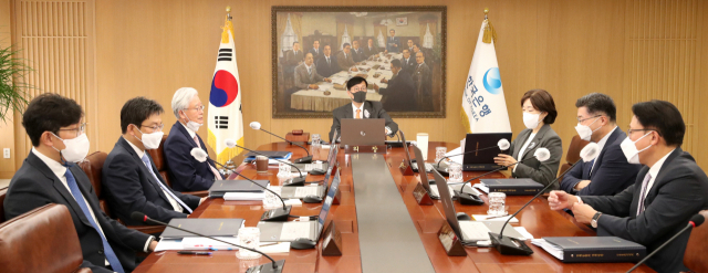 이창용 한국은행 총재가 12일 오전 서울 중구 한국은행에서 열린 금융통화위원회 본회의에서 회의를 주재하고 있다. 사진제공=한은