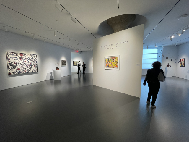 소더비 뉴욕은 14일 휘트니미술관 회장을 지낸 데이비드 솔링거의 컬렉션을 경매에 올린다. 장 뒤뷔페, 호안 미로, 알베르토 자코메티 등 다양한 근대 미술품을 만날 수 있다.
