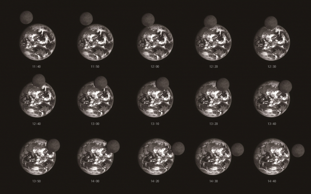 다누리가 촬영해 지구로 보낸 달-지구 공전 모습. /사진 제공=과학기술정보통신부
