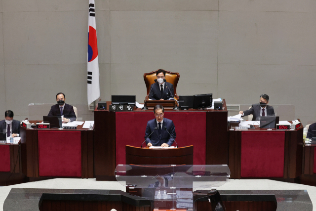 한덕수 국무총리가 7일 국회에서 열린 예산결산특별위원회 전체회의에서 인사말을 하고 있다. 연합뉴스