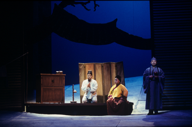 윤이상의 대작 오페라 ‘심청’이 국내에서 22년만에 다시 무대에 오른다. 사진은 1999년 서울 예술의전당에서 국내 초연될 당시의 모습. 사진 제공=예술의전당