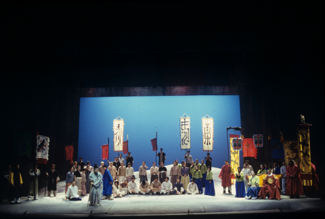 윤이상의 대작 오페라 ‘심청’이 국내에서 22년만에 다시 무대에 오른다. 사진은 1999년 서울 예술의전당에서 국내 초연될 당시의 모습. 사진 제공=예술의전당