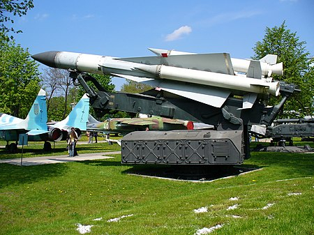 옛 소련제 SA-5 미사일. 서방에선 나토식 코드명인 ‘S-200'으로 부르기도 한다. 1960년대 개발된 지대공 미사일이다. 북한은 이를 지대지 미사일로도 활용하려는 것으로 보인다. /위키피디아