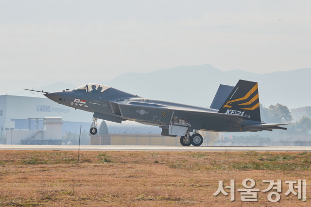 KF-21전투기 2호기도 날았다…국산 초음속전투기 순항