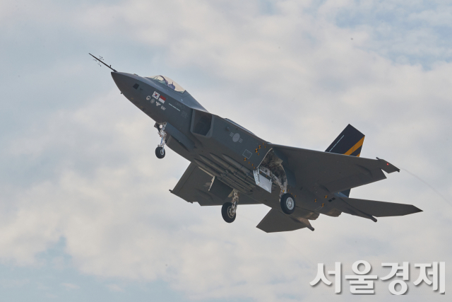 KF-21전투기 2호기도 날았다…국산 초음속전투기 순항