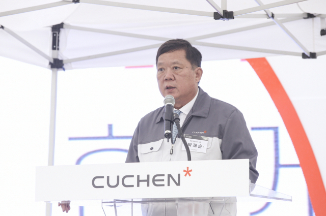 박재순 쿠첸 대표가 지난 8월 23일 천안 신축 공장 준공식에서 기념사를 하고 있다. 사진제공=쿠첸