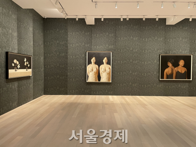 가고시안(Gagosian) 갤러리는 올해 5월 전속 계약한 안나 웨이언트(Anna Weyant)의 개인전을 12월 23일까지 연다.