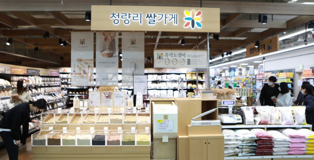 롯데마트 청량리점 내에 위치한 쌀 전문점 ‘쌀가게’ 전경./사진제공=롯데마트