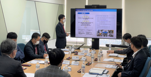 전남도는 최근 자동차 단조 휠 산업화 기반 구축을 위한 ‘친환경 자동차 휠 부품 제조 생태계 구축사업 기획과제’ 최종보고회를 개최했다. 사진 제공=전남도