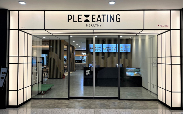 지난 6월 롯데GRS의 컨세션 사업 통합 마스터 브랜드명 ‘PLE:EATING(플레이팅)’을 첫 적용해 오픈한 제주백병원점 모습. 사진 제공=롯데GRS