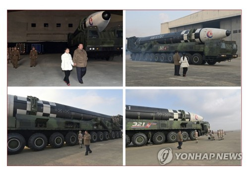 김정은 앞에서…北 "화성17형 발사, 핵에는 핵으로 대응"