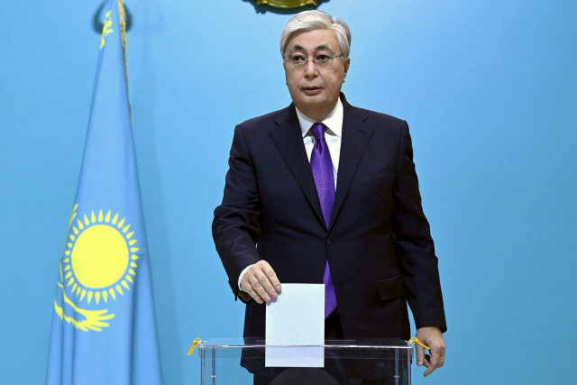 대선 투표하는 카심-조마르트 토카예프 카자흐스탄 대통령. AP연합뉴스