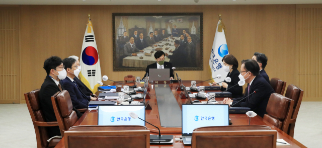 이창용 한국은행 총재가 24일 오전 서울 중구 한국은행에서 열린 금융통화위원회 본회의에서 회의를 주재하고 있다. 사진제공=한은