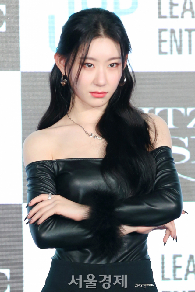 그룹 있지(ITZY) 채령이 25일 오후 서울 영등포구 페어몬트 앰배서더 서울에서 열린 미니 6집 '체셔(CHESHIRE)' 쇼케이스에서 포즈를 취하고 있다. / 사진=김규빈 기자