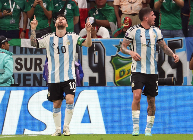 아르헨티나의 리오넬 메시가 선제골을 넣은 뒤 기뻐하고 있다. 연합뉴스