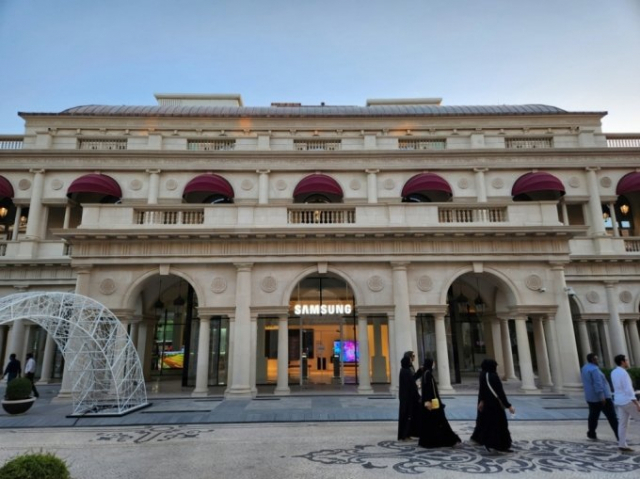 삼성전자가 카타르 부유층 밀집 지역인 카타라 문화마을에 프리미엄 매장을 운영하며 월드컵 마케팅에 나섰다. 사진 제공=삼성전자