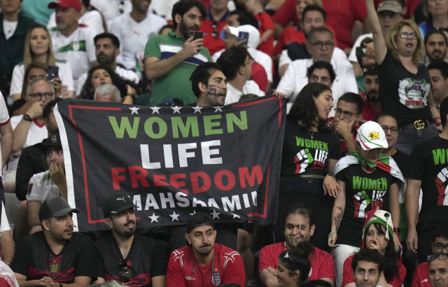 이란, 월드컵 선수단 가족 인질 삼아 협박…'국가 안 부르면 고문'