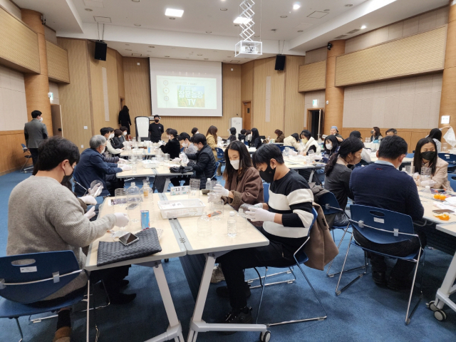 국립광주과학관은 최근 제4회 성인 사이언스 나이트 페스티벌 ‘성인들을 위한 겨울밤의 과학산책’을 열었다. 사진 제공=국립광주과학과