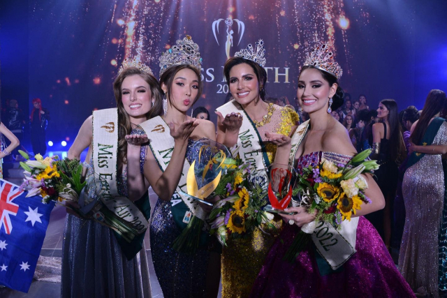 ‘2021 미스코리아 선’ 최미나수(23·왼쪽 두번째)가 ‘미스 어스 2022(Miss Earth 2022)’에서 우승을 차지했다 .미스 어스 2022(Miss Earth 2022) 공식 페이스북
