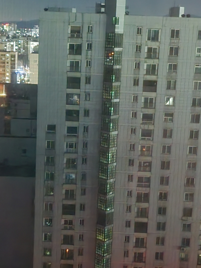 서울 송파구의 올림픽선수촌아파트 단지 전체에서 30일 오후 8시쯤부터 정전이 발생해 주민들이 불편을 겪고 있다. 독자 제공