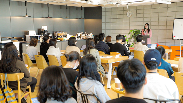 지난달 2일 서울 마포구 오펜 센터에서 열린 '슈룹' 박바라 작가의 오펜 6기 대상 강연 모습. 사진 제공=CJ ENM