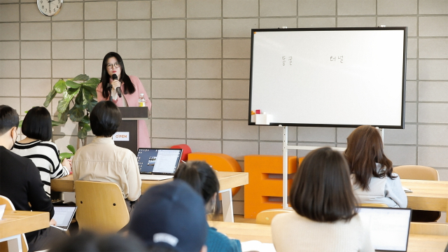 지난달 2일 서울 마포구 오펜 센터에서 열린 '슈룹' 박바라 작가의 오펜 6기 대상 강연 모습. 사진 제공=CJ ENM