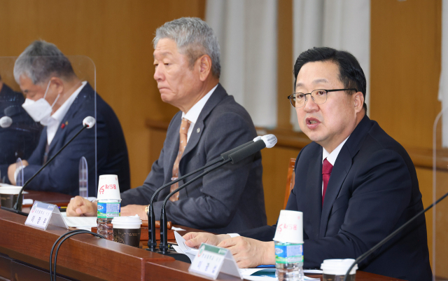 이장우(오른쪽 첫번째) 대전시장이 6일 열린 ‘대전광역시 지방대학 및 지역균형인재 육성지원협의회’에서 인사말을 하고 있다. 사진제공=대전시