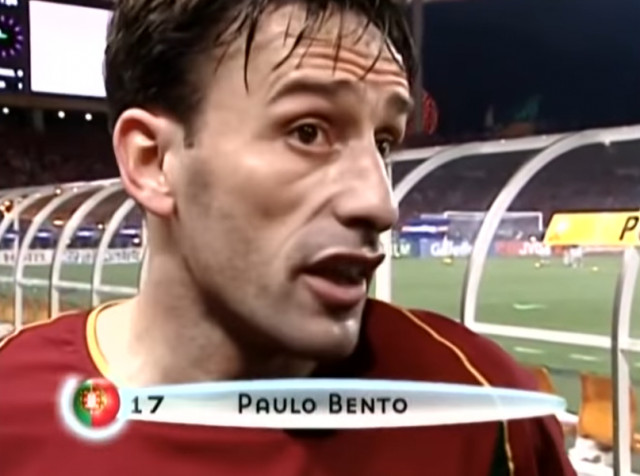 2002년 한일 월드컵에서 한국과 포르투갈 경기 직후 인터뷰를 하고 있는 파울루 벤투. 유투브 갈무리