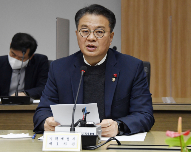 방기선 기획재정부 1차관이 9일 서울 수출입은행에서 열린 비상경제차관회의에서 발언하고 있다
