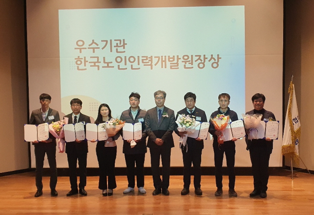 밀양시니어클럽이 안중근의사 기념관에서 열린 ‘2022년 한국시니어클럽협회 전국노인일자리대회’에서 우수기관으로 선정됐다. 사진 제공=밀양시
