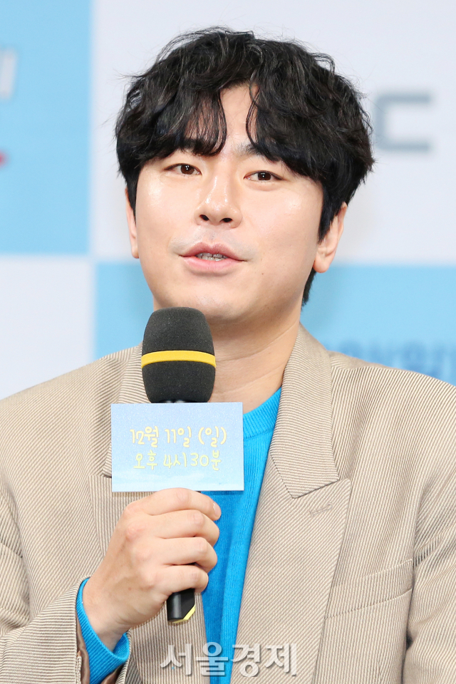 배우 이시언이 9일 오후 서울 마포구 MBC 골든마우스홀에서 열린 MBC 새 예능프로그램 '태어난 김에 세계일주' 제작발표회에서 소감을 말하고 있다. / 사진=김규빈 기자