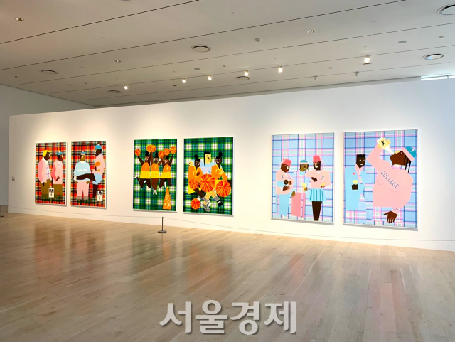 마이애미 ICA 미술관 (Institute of Contemporary Art Miami)에서는 현재 니나 샤넬 에버니 (Nina Chanel Abney)의 개인전이 크게 열리고 있다.