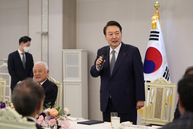 윤석열 대통령이 9일 서울 용산 대통령실 청사에서 열린 국민통합위원회 고문단 격려 오찬에서 인사말을 하고 있다. 사진=대통령실