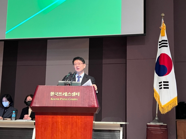 김재경 신라젠 대표가 13일 한국프레스센터에서 열린 기업 설명회에서 향후 사업 전략을 발표하고 있다. 사진 제공=신라젠