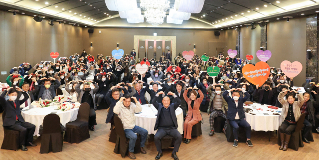 대전시자원봉사연합회가 이장우 대전시장 등이 참석한 가운데 ‘2022 대전시자원봉사연합회 송년회’를 가졌다. 사진제공=대전시