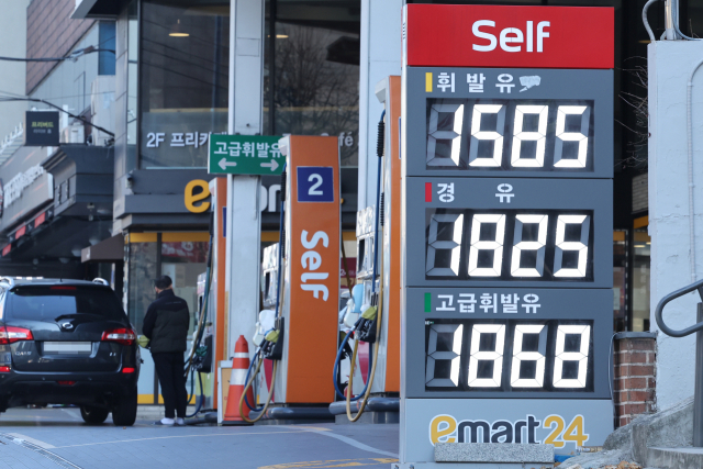 유가·환율 하락에 수입물가 5.3% 급락…3개월 만에 하락 전환