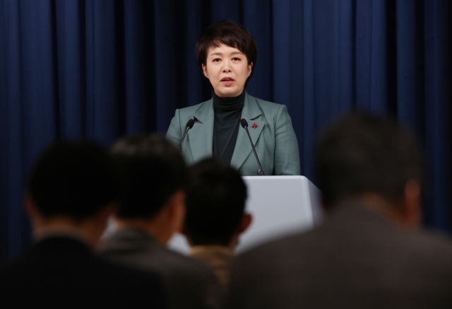 김은혜 대통령실 홍보수석이 16일 오후 서울 용산 대통령실 청사 브리핑룸에서 내년도 예산안 등 현안에 대해 브리핑하고 있다. 연합뉴스