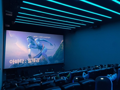 '아바타:물의 길'이 개봉한 14일 서울 CGV용산아이파크몰에서 3D 버전을 4DX·스크린X 기능이 있는 특별관에서 시범 상영하는 이벤트가 열렸다. 사진 제공=CGV