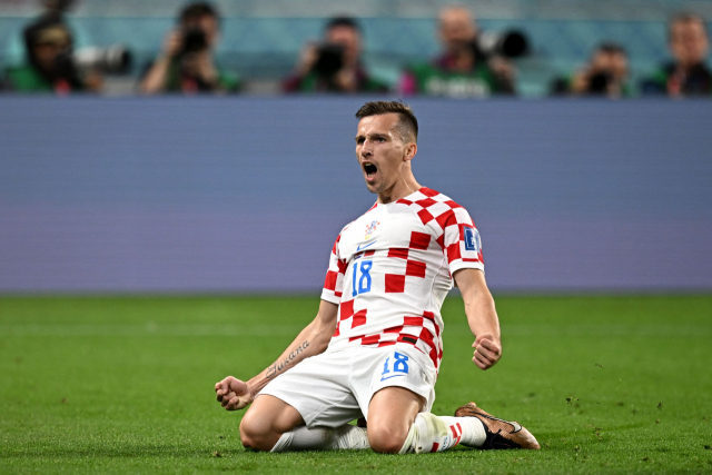 크로아티아의 미슬라브 오르시치가 3·4위전에서 결승 골을 터뜨린 뒤 세리머니를 하고 있다. AFP연합뉴스