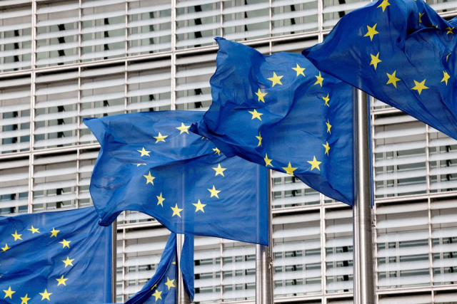 벨기에 브뤼셀에 위치한 유럽연합(EU) 집행위원회 본부 바깥에서 EU 깃발이 바람에 펄럭이고 있다. 로이터연합뉴스