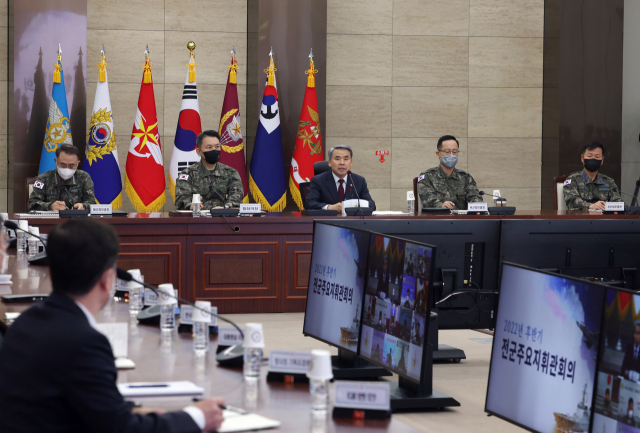 이종섭(맨 윗줄 가운데) 국방부 장관이 21일 서울 용산구 국방부 청사에서 열린 2022년 후반기 전군주요지휘관회의에서 발언하고 있다. 사진제공=국방부