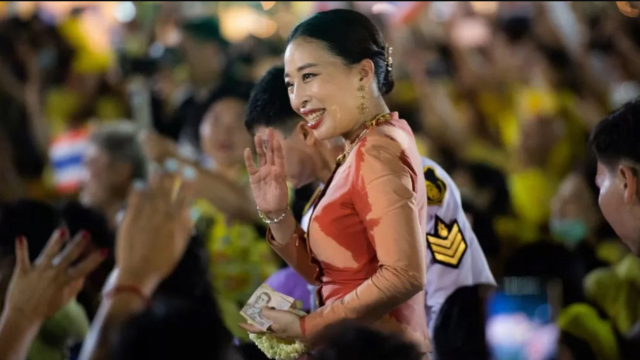 태국에서 차기 유력 왕권 계승자로 꼽히던 왕실 장녀 팟차라까띠야파 나렌티라텝파야와디 공주(44)가 지난 14일 심장에 고통을 호소하며 쓰러졌다. BBC 뉴스 캡처