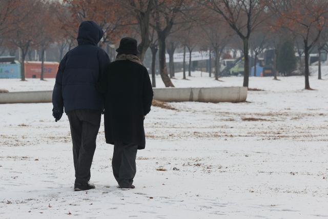 [오늘의 날씨] 얼어붙은 '동지'…서울 아침 최저 -9도